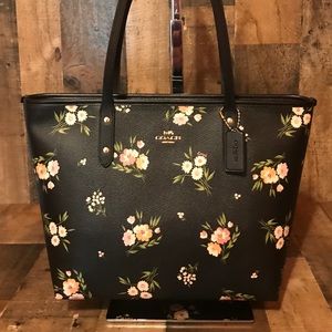 COACH F73052 CITY ZIP TOTE W/ DAISY PRINT